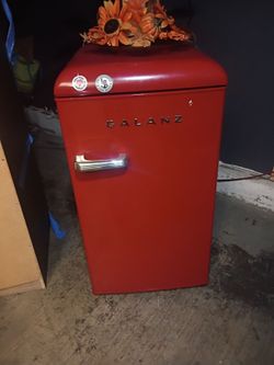 Mini refrigerator