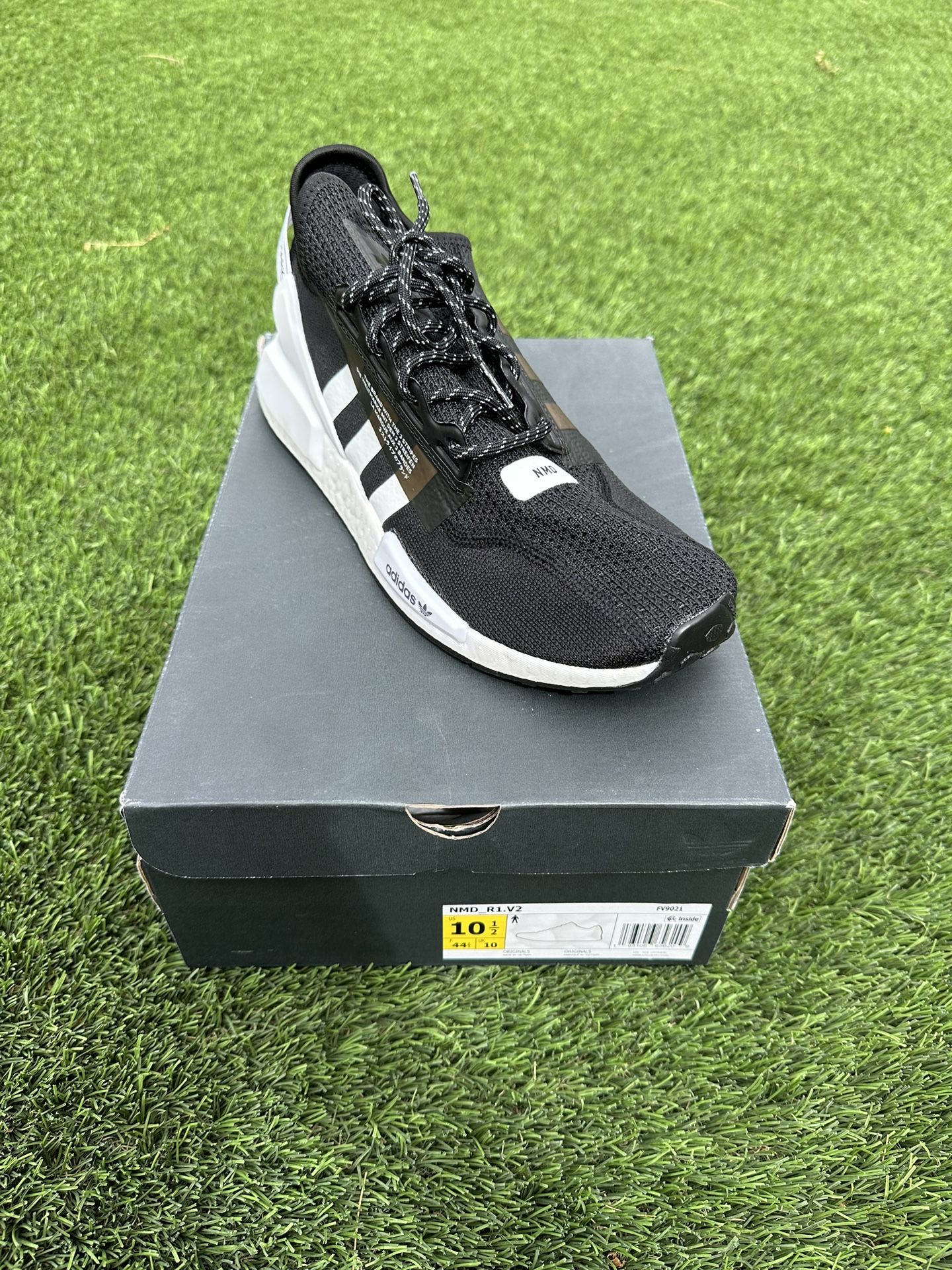 Adidas NMD V2 (Core Black)
