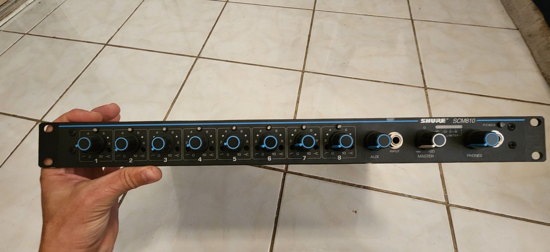 SHURE SCM-810 Mixer