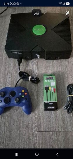 ORIGINAL O.G. XBOX, WORKS PERFECTLY, HAS BRAND NEW CONTROLLER, AND CABLES FOR HOOK UP, ALSO HAS POWER CORD!