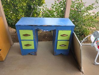 Kids desk
