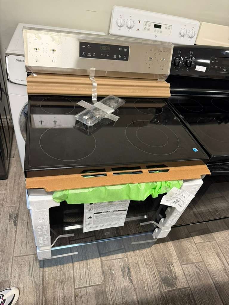 Ge profile stainless steel electric stove new with warranty