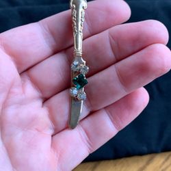 Brooch 