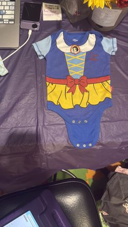 NWOT Disney Baby Snow White Onsie Size 3-6 M