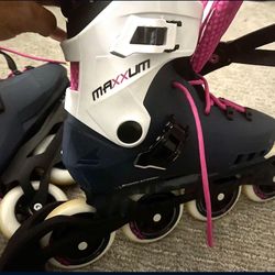 Female Rollerblade 