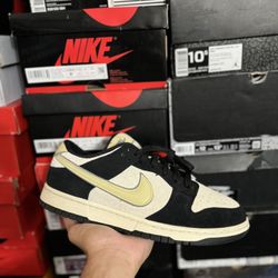 Nike Dunk Low LX Black Suede Team Gold size 11.5W 10M VNDS
