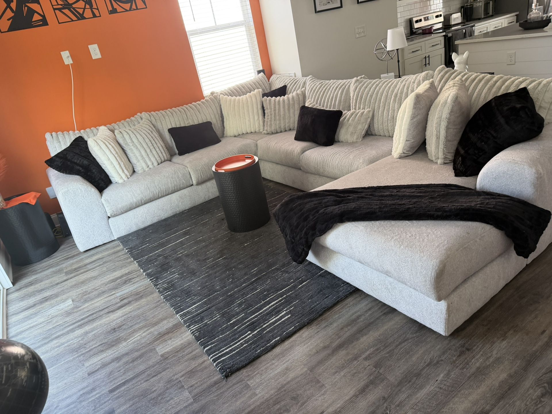 Beautiful Sectional Set