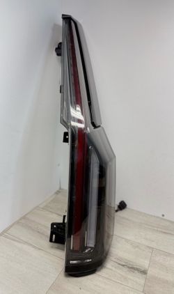 2025 2026 Cadillac Escalade Right Taillight Light Lamp LED OEM