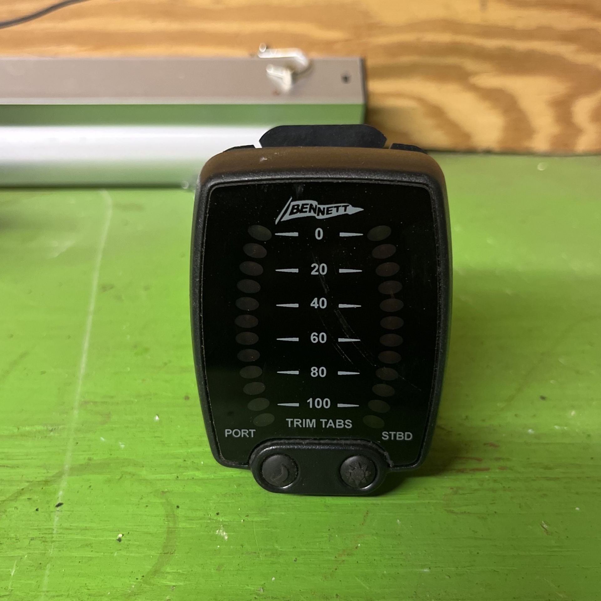 Bennett Dual Trim Tab Indicator