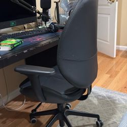Black Comfy Office Chair Stable 