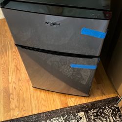 Whirlpool Mini Refrigerator/Freezer WH31S1E