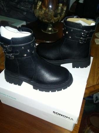 Girl's Fashion Boots! Size 1 New W/Box!Â