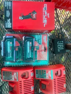 Milwaukee M18 fuel 2953-20 1/4’ hex drill driver with two XC 6.9 batteries and two Chargers Lot