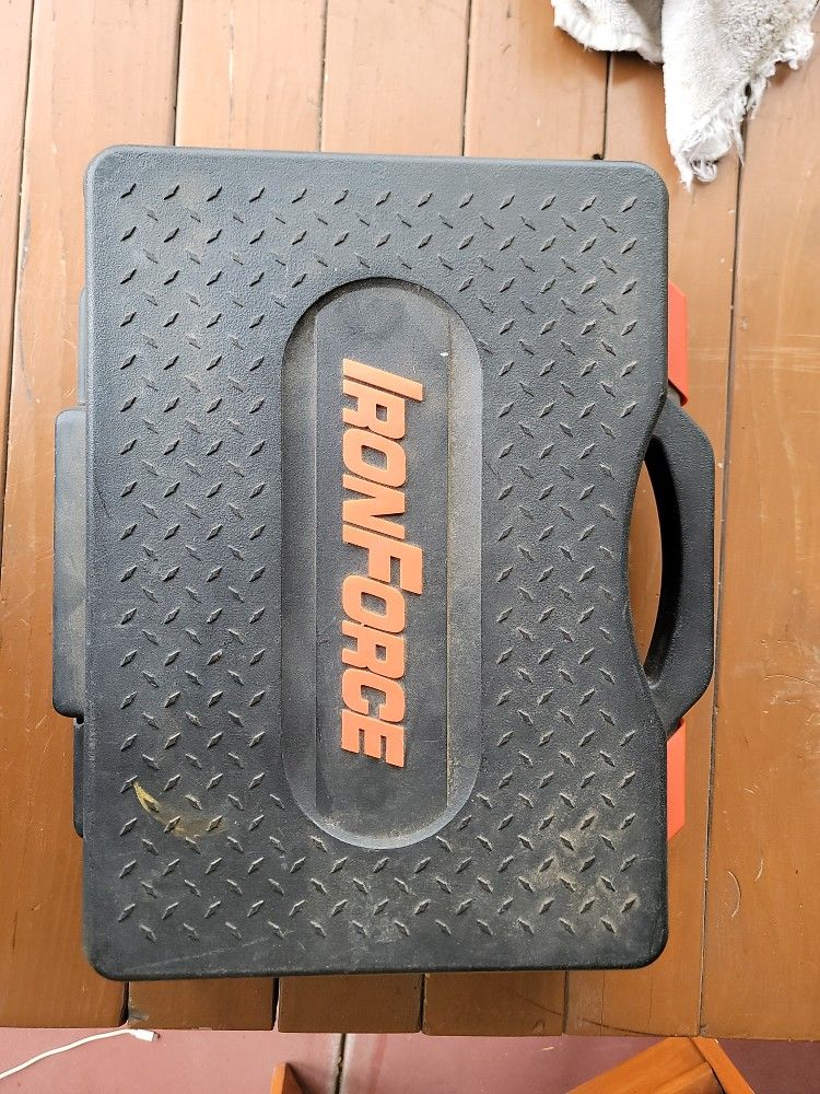 Campbell Hausfeld Iron Force (4) Pc. Pneumatic Tool Set - Sprayer, Die Grinder.