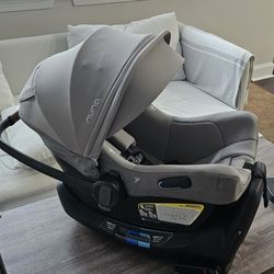 NUNA PIPA Lite Rx Carseat with stroller adapters (specifically for Uppababy)