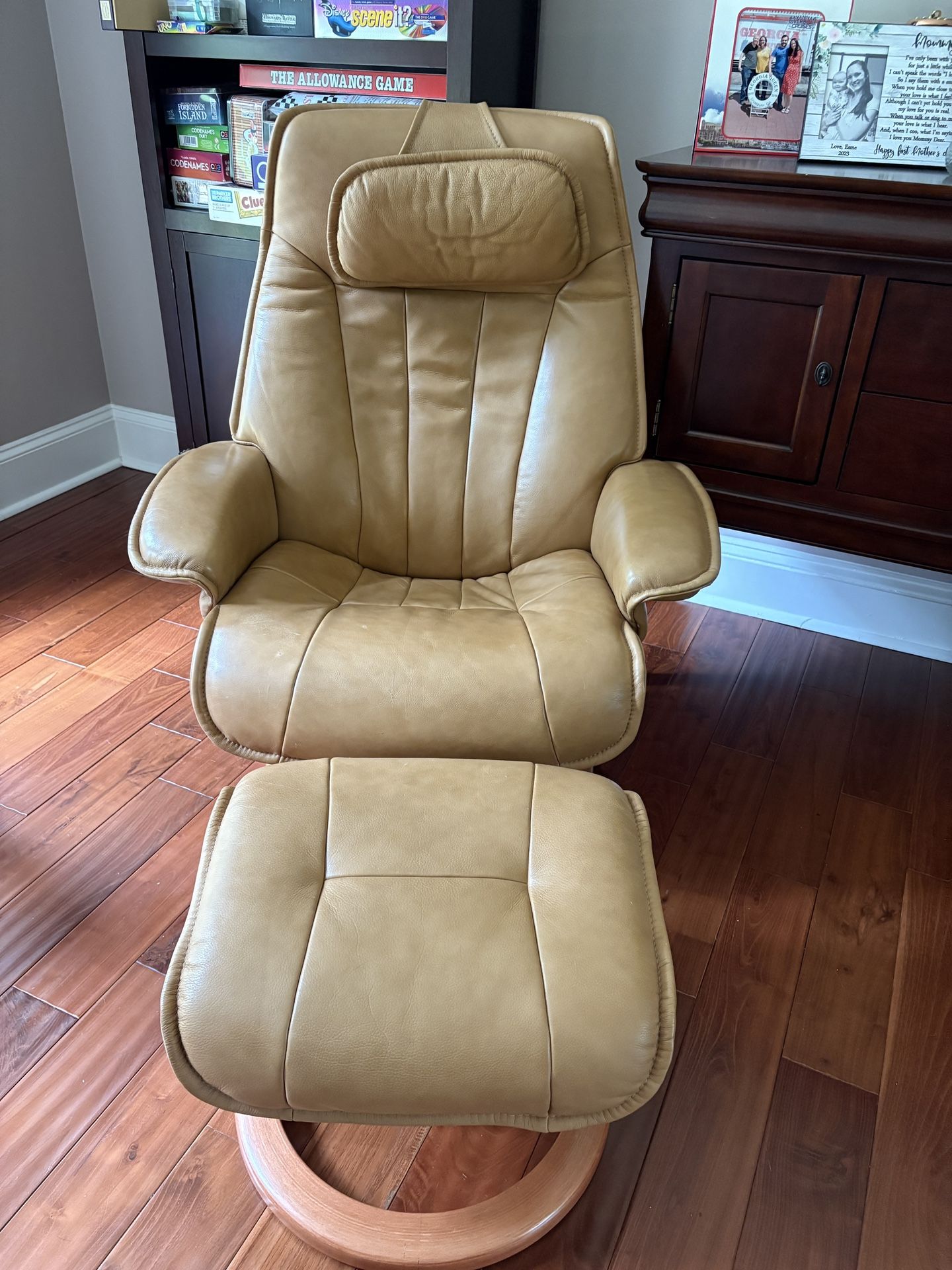 Pair Of 2 fjords Hellevik hjellegjerde chair & ottoman