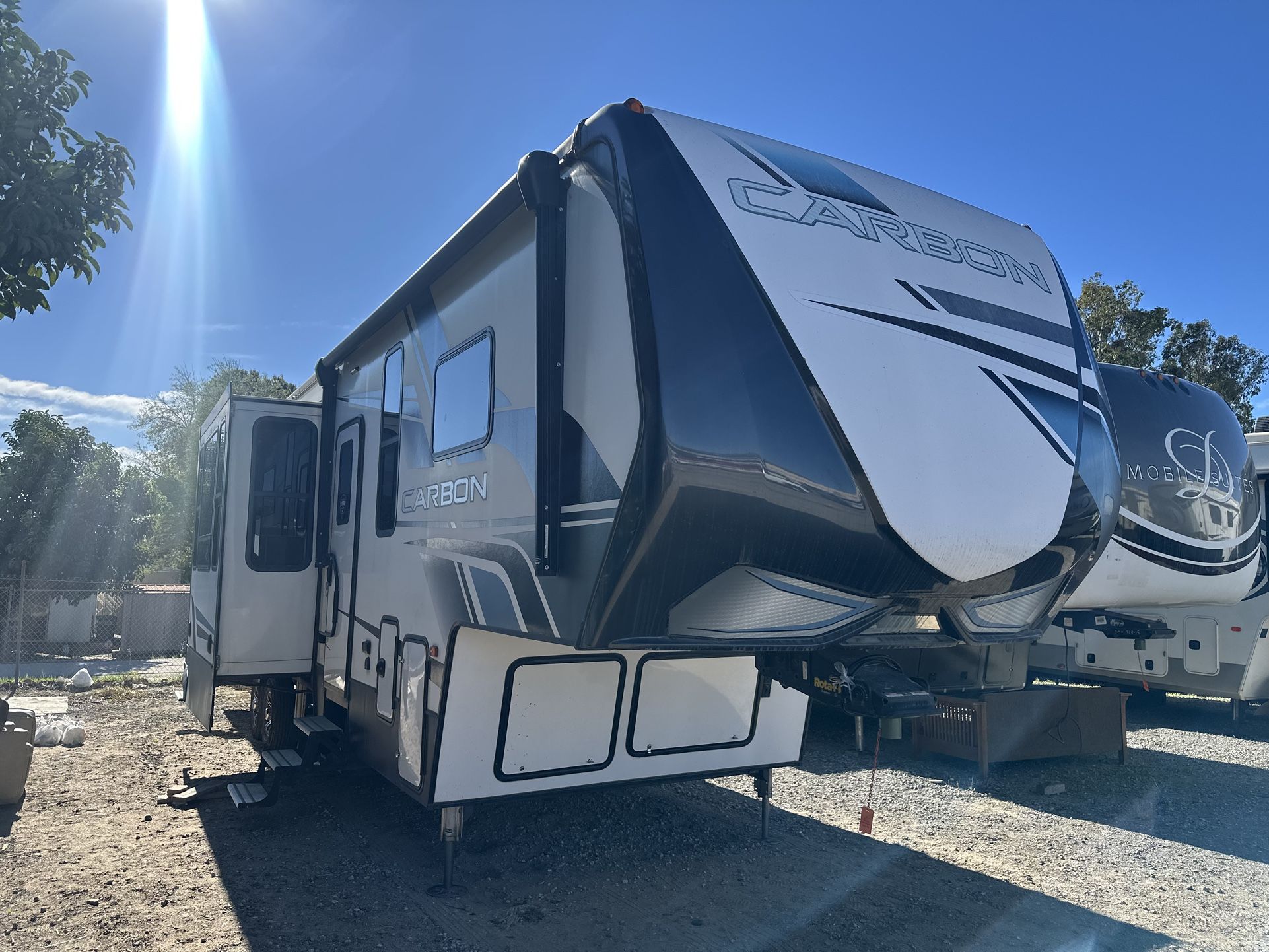 2021 Keystone Carbon Fifth Wheel/ Toy Hauler/ Rv/ Travel Trailer 