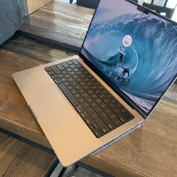 Late. 2023. Macbook Pro 14”. M3. Chip /8Gb /1Tb Ssd 