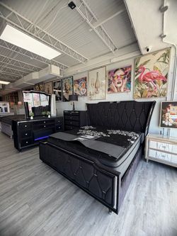 Black Tufted Upholstered King Bedroom Set