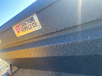 Truck tool box