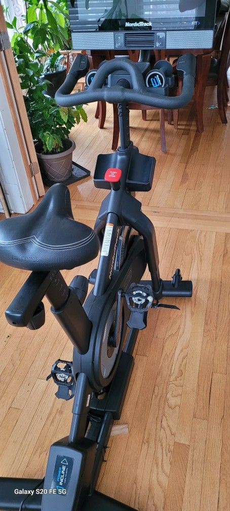 NORDIC TRACK  S22i Studio Bike New