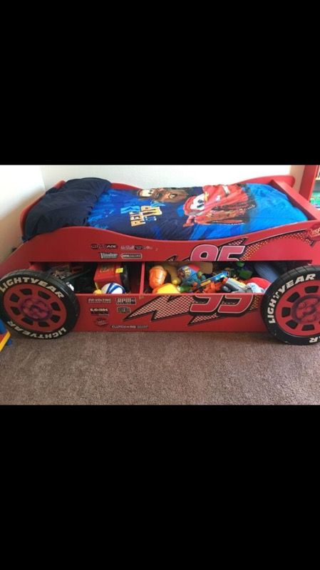 Twin bed set bookshelf dresser cars Lightning McQueen