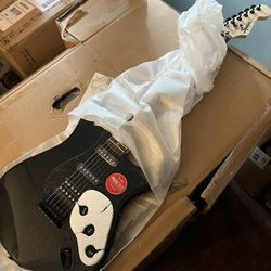 Squier bullet stratocaster hss hardtail limited on sale edition electric guitar with black hardware