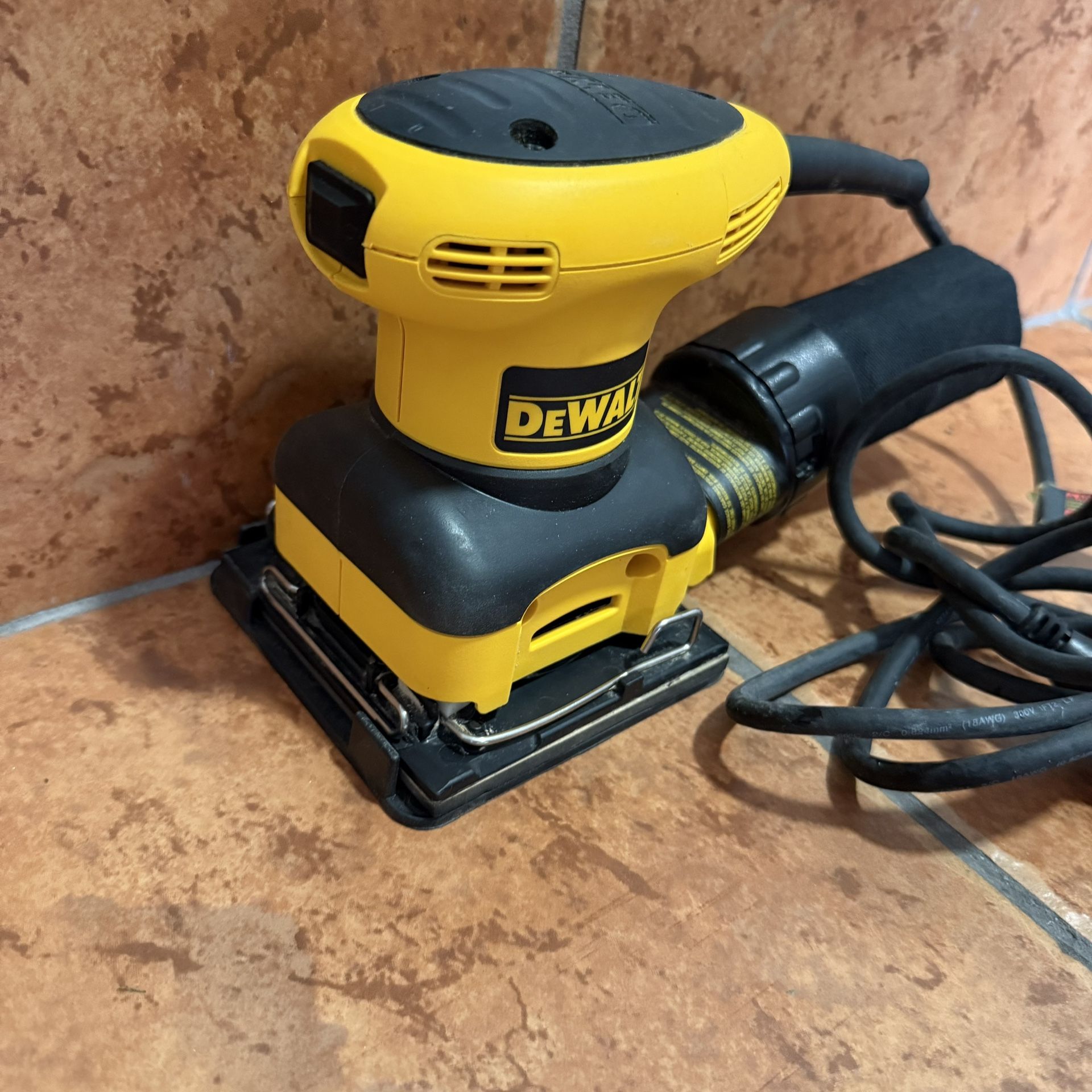 DeWalt Sander D26441
