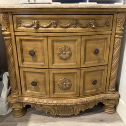 Elegant Solid Wood Cal King Bedroom Set – Ornate Carved Details – High-End Quality - Price Negotiable  