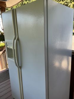 GE Side-Side Refrigerator/Freezer