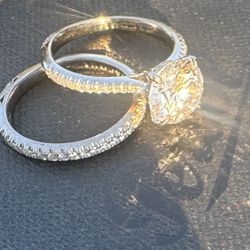 18 Ct Gold, With 4ct Diamonds Wedding And engagement Ring Set