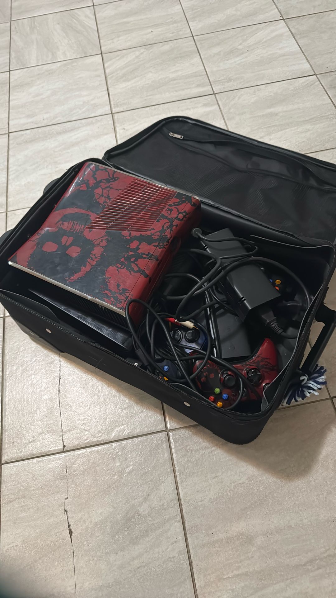 Gears of War Xbox 360 And Regular Xbox 360