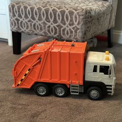 Giant garbage truck (Driven brand)