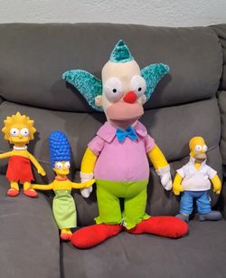 The Simpsons plush toys set.  Krusty the clown 17 inches tall.  Homero, Lisa y March 11 inches.