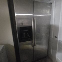 Whirlpool Refrigerator (Works)