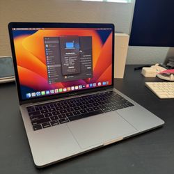 2018 13” MacBook Pro 2.3GHz i5 8GB Ram 8GB Ram 256SSD! 30 day warranty! We offer financing!