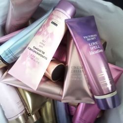 Productos victoria secret crema y body splas  $15 Cada uno