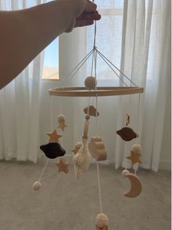 Crib mobile