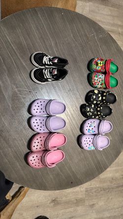Crocs / vans