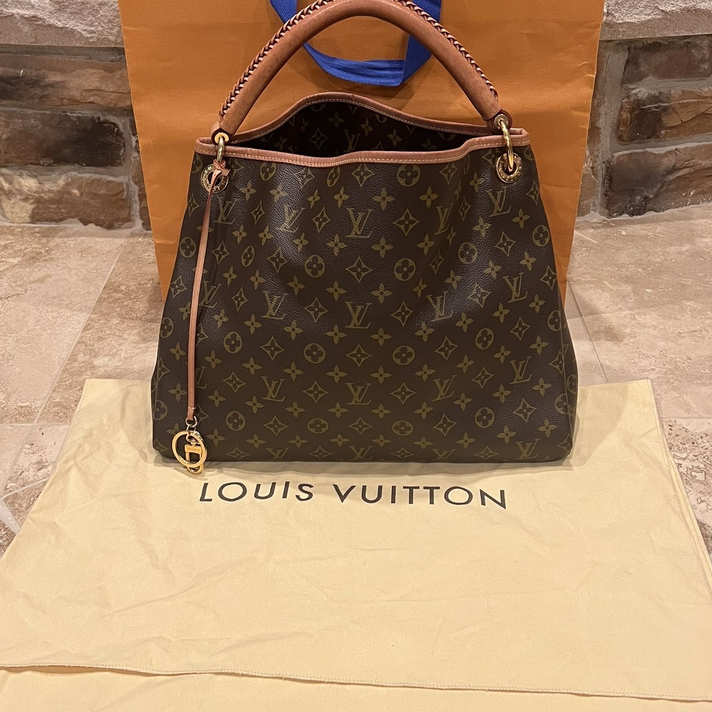 Authentic Louis Vuitton Bags Art Department MM Brown Handbag for Sale in  Queens, NY - OfferUp