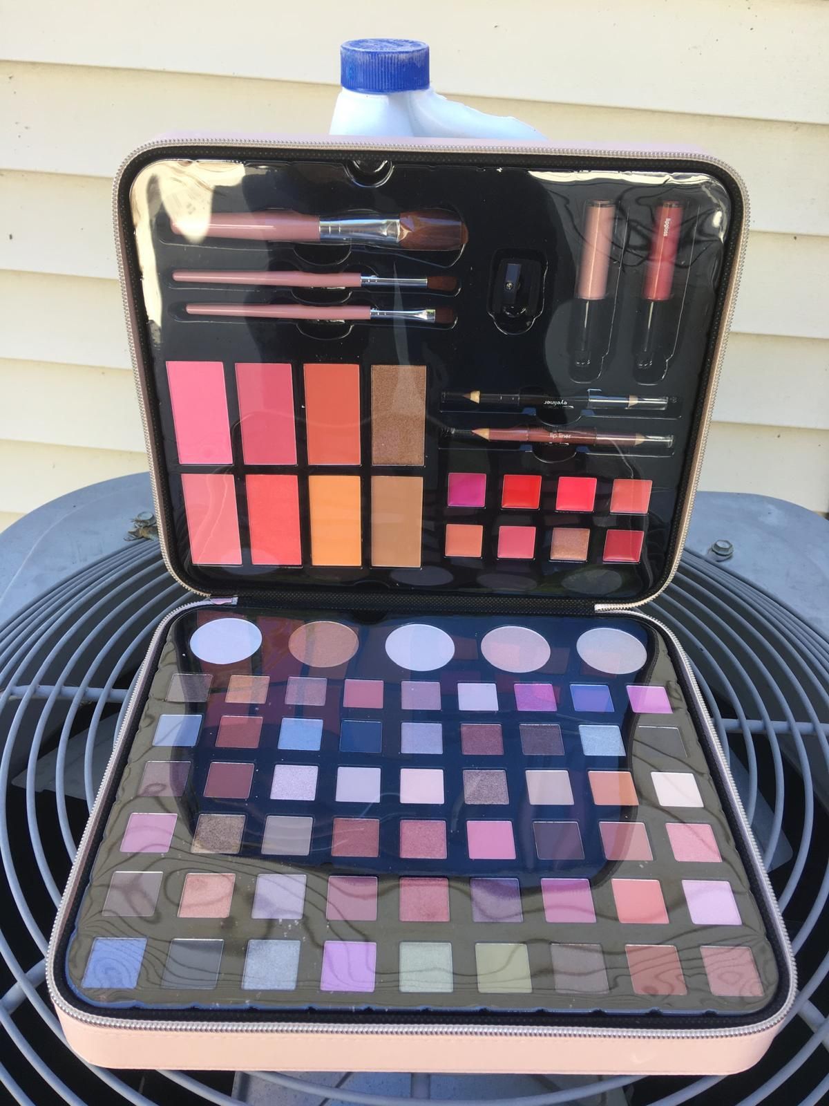 MAKEUP KIT FOR WOMEN