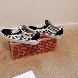 Women's Size 8 Vans Black And White