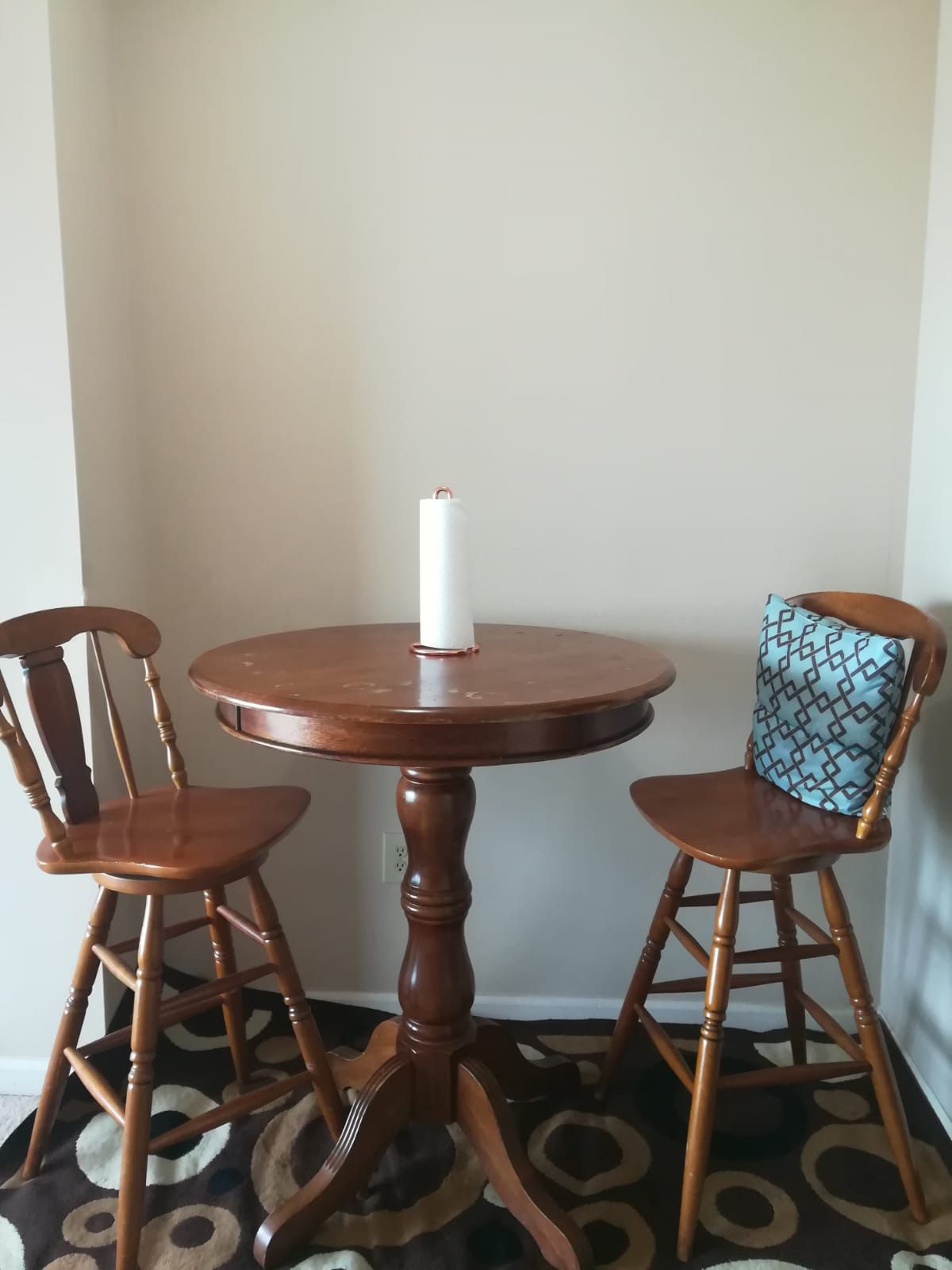 FREE Dining Table And Two Chairs& Rug