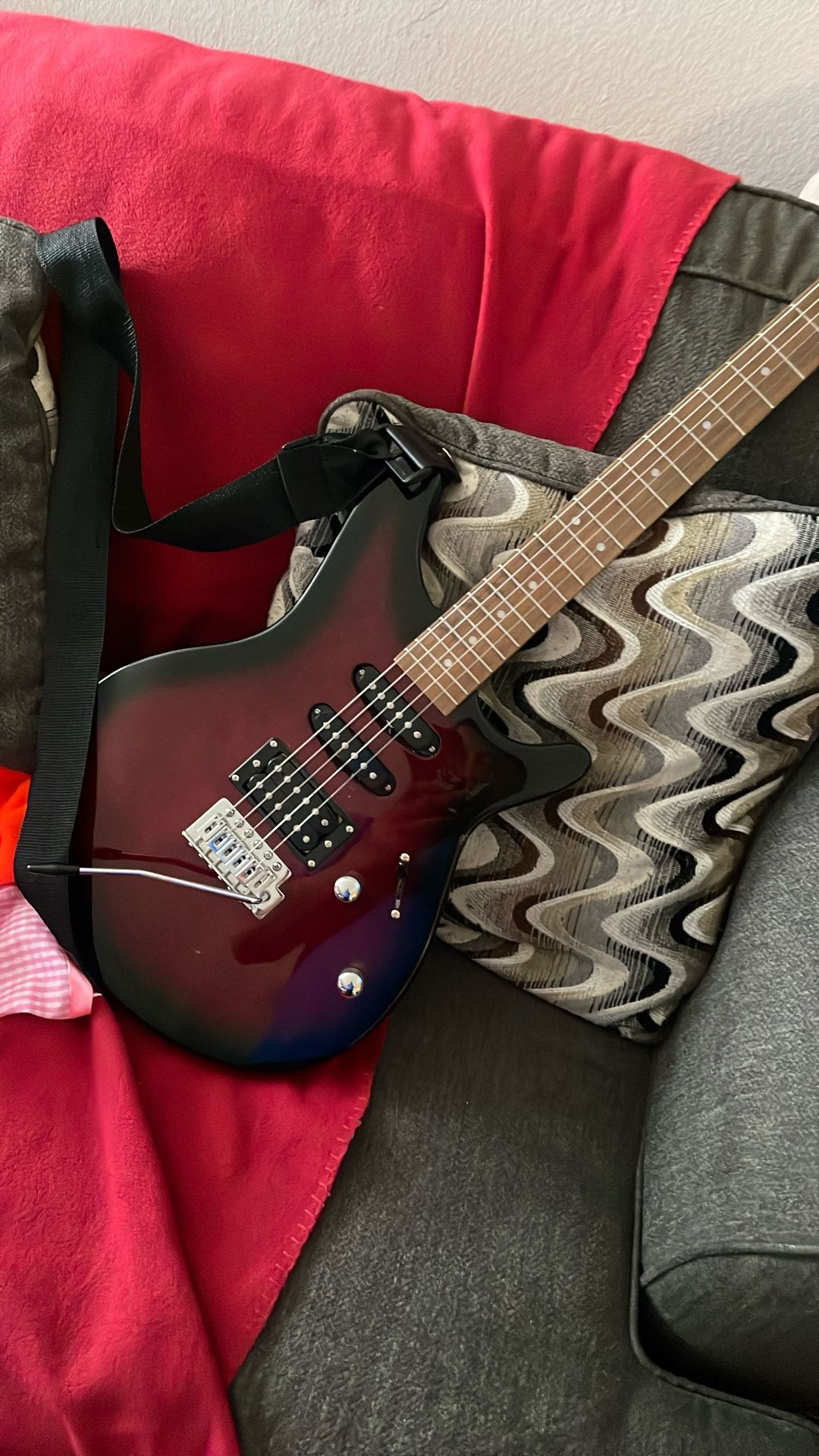 Rogue Roqueter Electric Guitar 