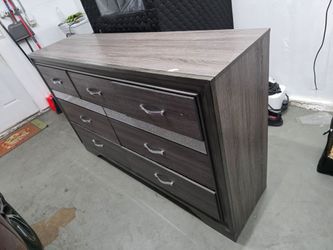 6 drawer  dresser
