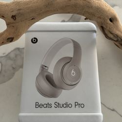 *Beats Studio Pro Sandstone Edition*