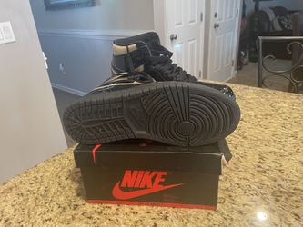 Jordan 1 Metallic Black