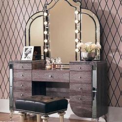 Hollywood Swank Vanity