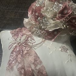 Quincenera Ramo And Pillow