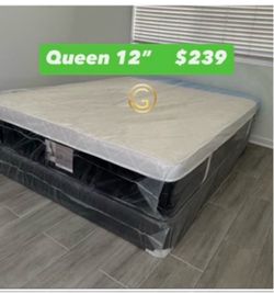 Brand New Queen Plush Pillow Top Set